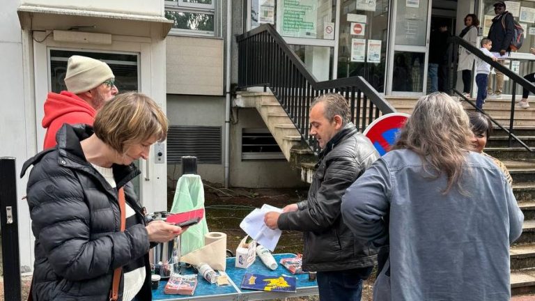 Chaque matin, une file d’attente interminable devant le centre des Finances publiques de Limoges.