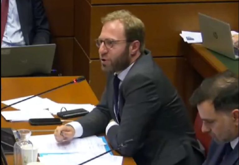 J&rsquo;interroge le nouveau ministre de l&rsquo;économie sur son déni de démocratie