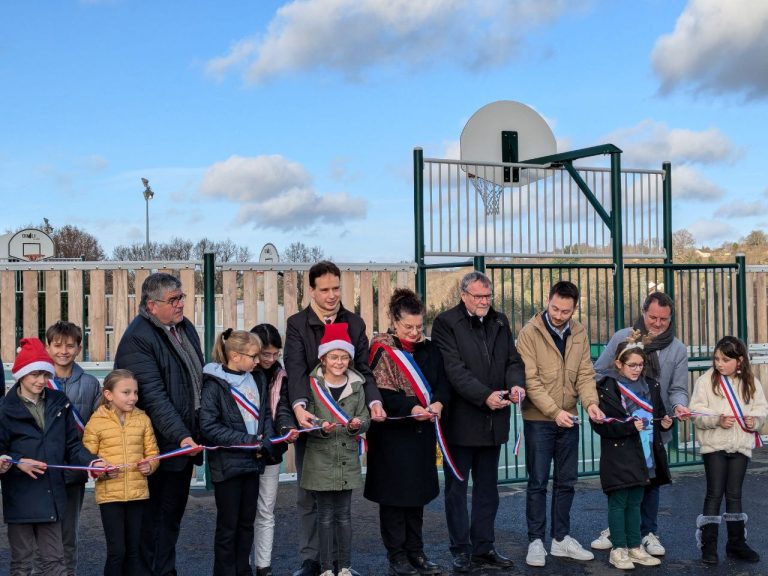 Un nouveau city-stade à Châteauneuf