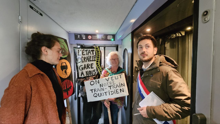 En voiture, pour le train de la colère !