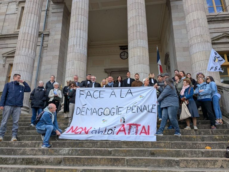 Mobilisation des éducateurs contre la Loi Attal