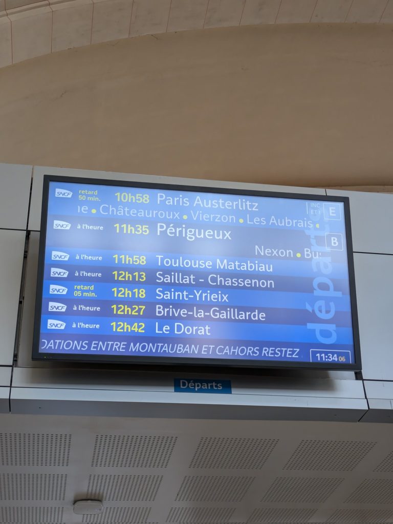 « Le train Intercités en direction de Paris Austerlitz partira avec un retard de 50 minutes suite à des intempéries… »
